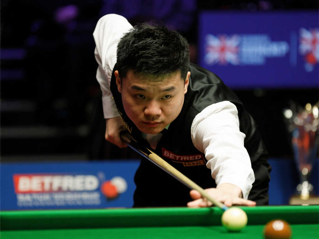 台上绽放光 台上绽放光